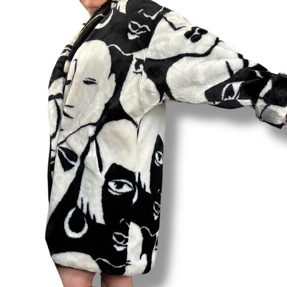Vintage Donnybrook Faces Black White Faux Fur Coat Oversized Medium Art To Wear - Picture 8 of 15